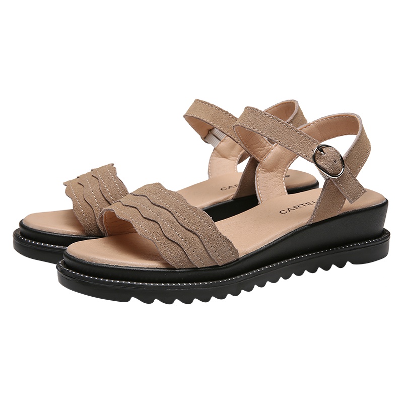 卡帝乐鳄鱼CARTELO时尚性感防滑百搭出行舒适透气一字扣凉鞋女子