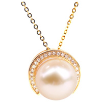 梦克拉 18K金钻石珍珠圆环吊坠 强光 海水珍珠吊坠 镶钻珍珠吊坠 掌上明珠 银项链 金珠黑珍珠