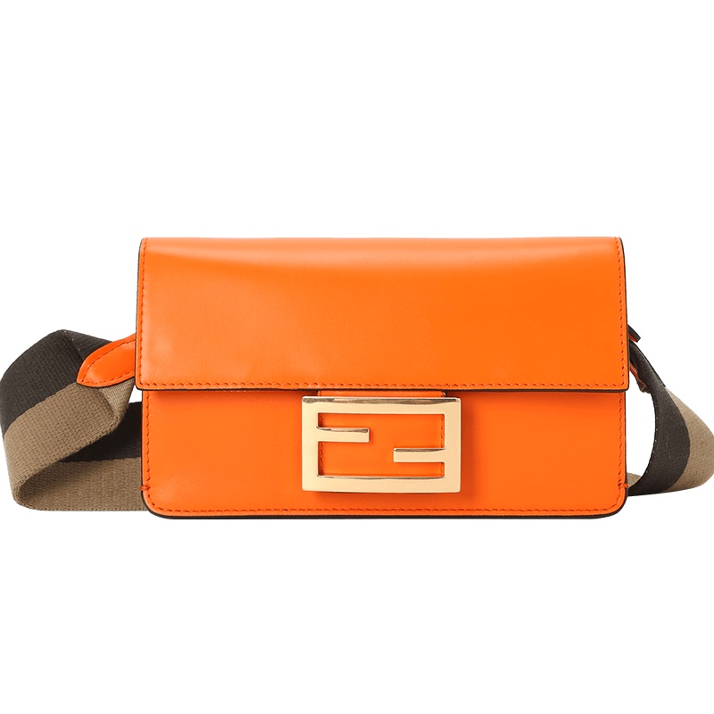 FENDI BAGUETTE 女士扁平单肩包 8BS039