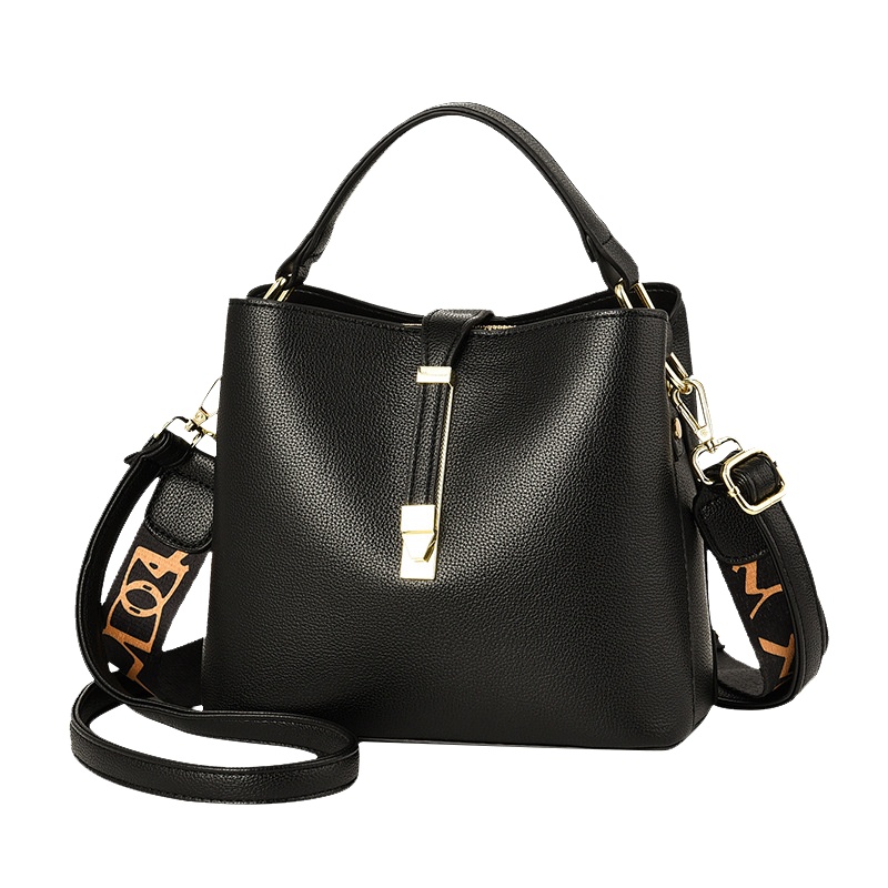 包包女宽带斜挎包2021新款潮韩版时尚大容量水桶包女士单肩包女包