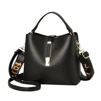 包包女宽带斜挎包2021新款潮韩版时尚大容量水桶包女士单肩包女包