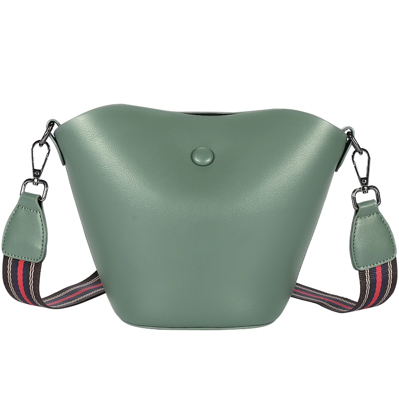 dubaolu/都宝路2020新款简约轻盈小水桶包斜挎包洋气单肩包女包