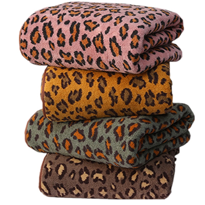 斜月三星 豹纹浴巾 珊瑚绒日本纳米技术 超柔速干 新款上市 70*140cm