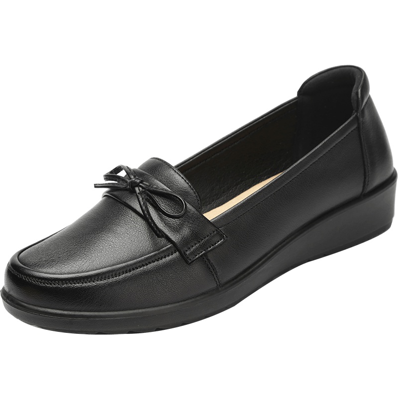 真皮舒适妈妈鞋 防滑老年皮鞋女软底休闲百搭老人宽胖脚单鞋