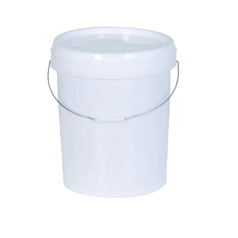 白色塑料桶