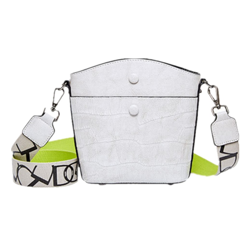 菱格三宅世家(MVO MVO LGSZSJ)新款经典复古鳄鱼纹牛皮水桶包单肩斜跨女士包包