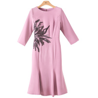 晚白2021春季新品名媛淑女圆领修身显瘦绣花包臀裙鱼尾连衣裙女