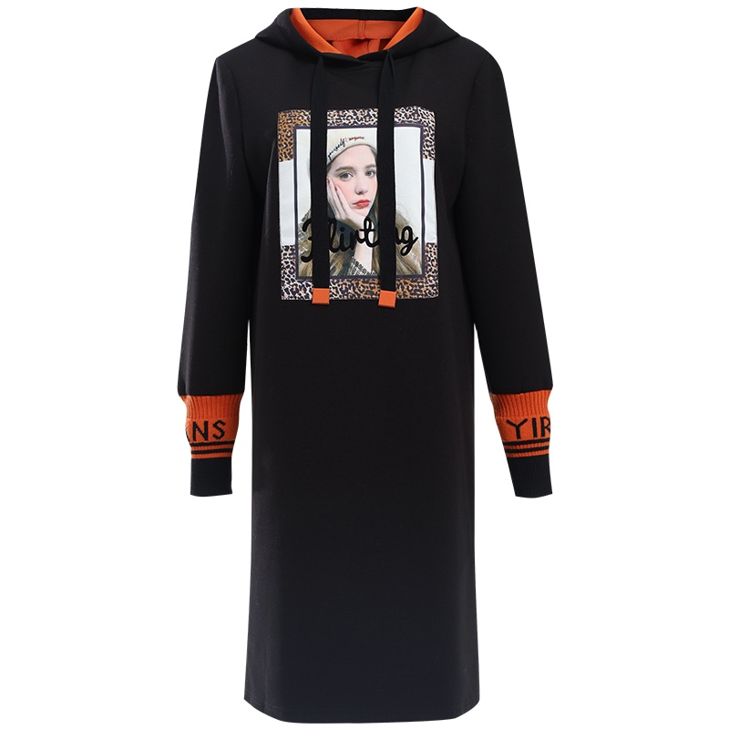 欧昵雪装人物头像字母绣花连帽宽松卫衣裙女连衣裙