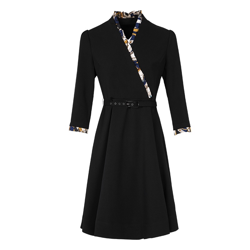 晚白 2020春季新品时尚百搭通勤简约V领修身中长款A字裙连衣裙女