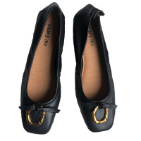 方头圆扣平底鞋