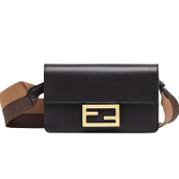 【预定】FENDI 20春夏 扁平Baguette手袋手提单肩包 18.5*11.5*3CM