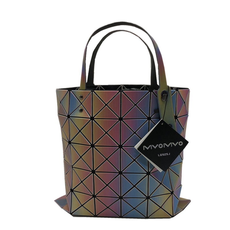 菱格三宅世家(MVO MVO LGSZSJ)新款六格菱格几何镭射购物袋女彩虹魔幻紫手提单肩包
