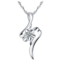 梦克拉 18K金钻石吊坠 海阔天空 单钻花形结婚