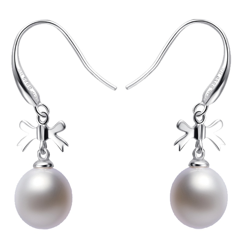 精品周大福珠宝首饰蝴蝶结925银珍珠耳环AQ32607