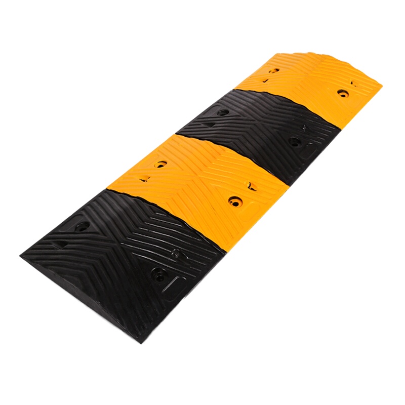 优质人字形橡胶减速带49.2cm长*30cm宽*4.6cm厚