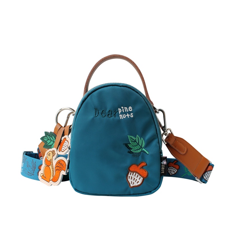 花间公主坚果2021春季刺绣原创文艺斜挎单肩手提尼龙竖款手机女包包