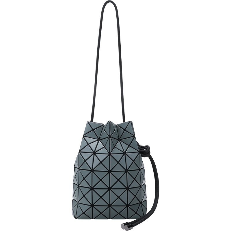 三宅一生 女士WRING MATTE系列PVC手提单肩斜挎包抽绳BB18 AG561